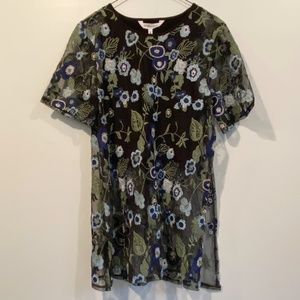 BNWT BCBGeneration embroidered floral tunic top